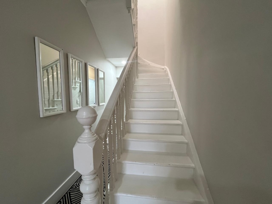 4 Bedroom Property for Sale in Oranjezicht Western Cape